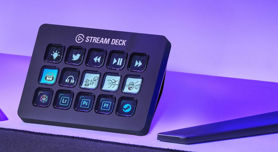 Elgato Stream Deck MK.2 with 15 customizable LCD keys on a desk